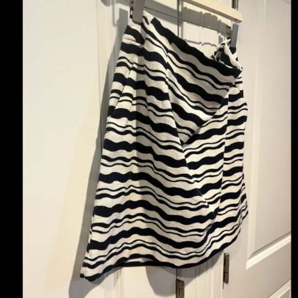 Ann Taylor - New Wave A-line Pocket Skirt - Picture 2 of 5